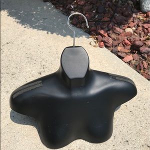 Bust hanger for display